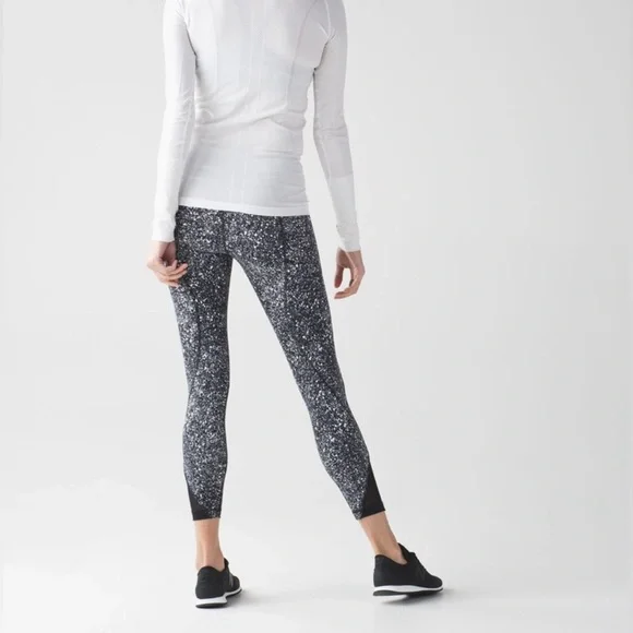 LULULEMON Inspire Tight II
Splatter White Black / Black - Picture 8 of 8